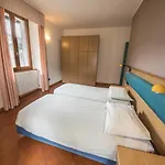 Nyaraló Felse *
